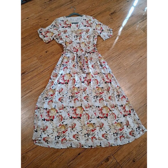 Sweetsalt Dresses & Skirts - Sweetsalt Brand New Women's Size 10 V-Neck Ruffle Half Sleeve Dress White Floral